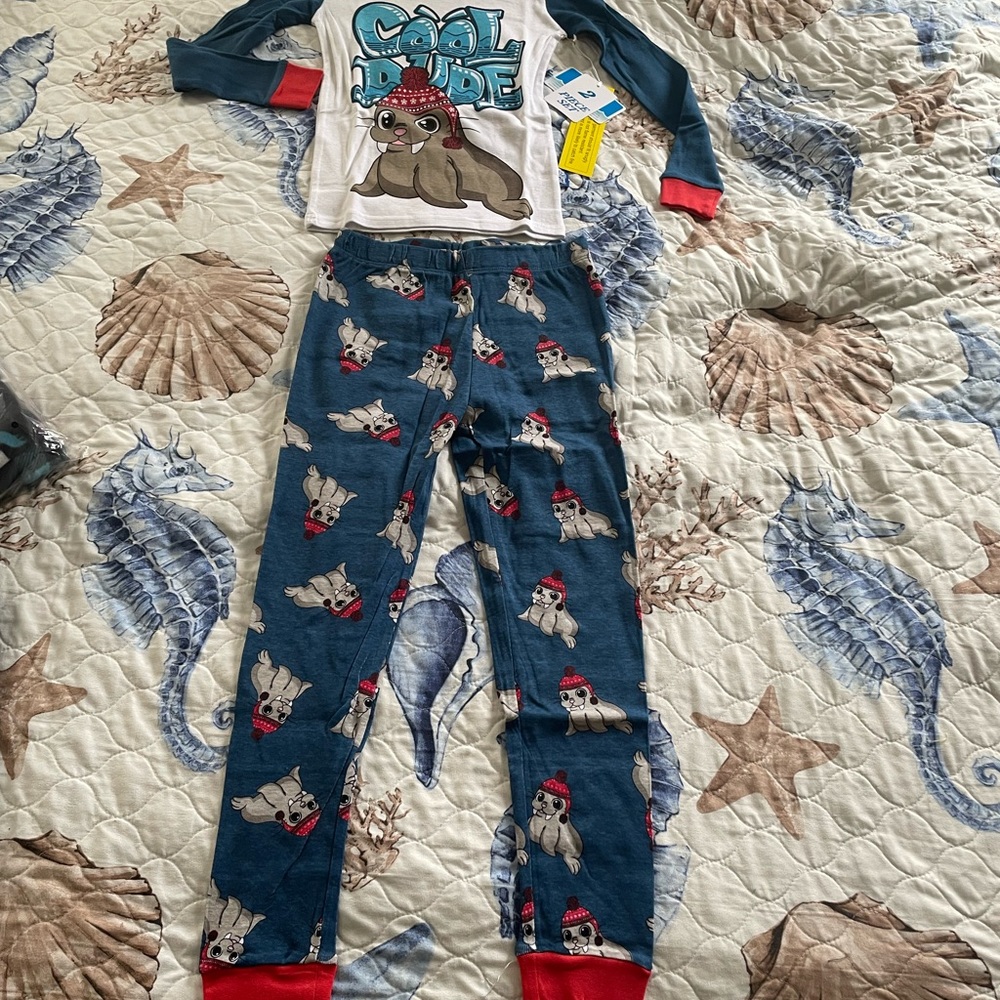 NWTS boys size 7 Fishflops two piece pajama set adorable
